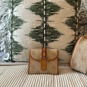 CLASSIC DOONEY & BOURKE Monogram Wallet ✨Excellent Like New Condition✨